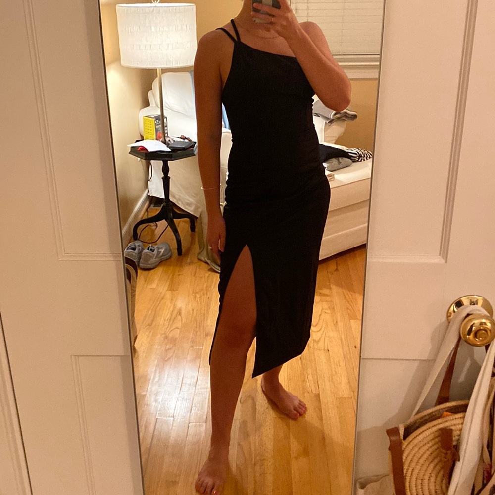 Form-fitting black one-shoulder dress